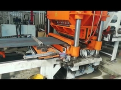 Memuat Dan Mengangkut Kisi Baja Industri Untuk Konstruksi