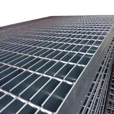 Plain Surface 100mm Cross Bar Spacing Twist Industrial Steel Grating High Durability