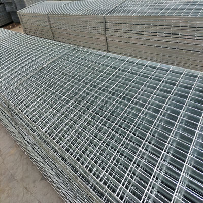 Modular Disesuaikan Serrated Carbon Steel Bar Grating Mudah Instalasi