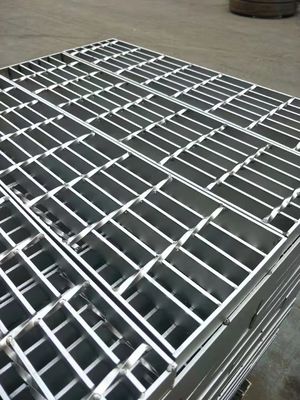 Kualitas premium dilas Galvanized Serrated Grating tahan lama anti slip permukaan