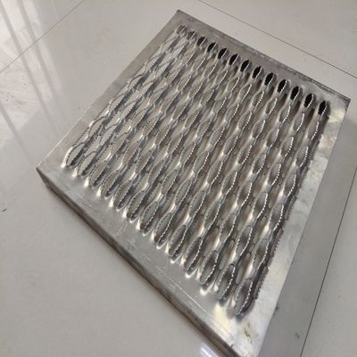 Kisi Logam Non Slip Tapak Tangga Persegi Untuk Keperluan Industri