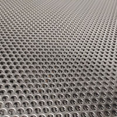Anti-Slip Round Square Metal Perforated Panel Tinggi Bentuk Disesuaikan Untuk Keamanan Optimal
