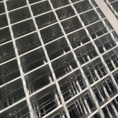 3mm Cross Bar Hot Dipped Smooth Surface Steel Grating Untuk Bangunan