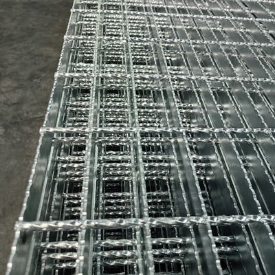 Murah Nyaman Hot Dip Galvanized Serrated Grating 30 X 5 mm Galvanized Teething Steel Grating