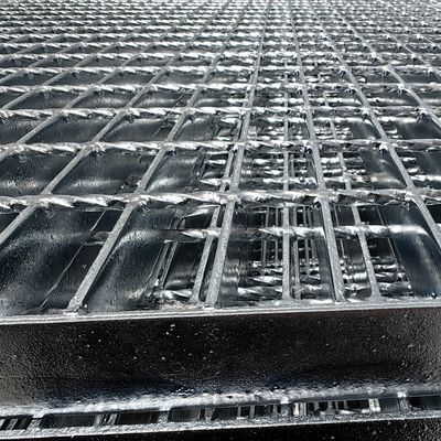 Biaya-efektif Nyaman Hot Dip Galvanized Serrated Grating 30 X 5 mm Galvanized Teethed Steel Grating Type2