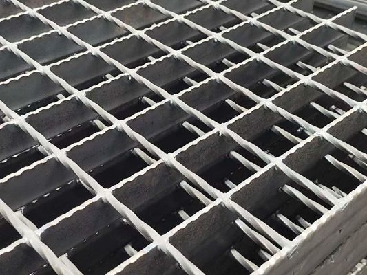 Heavy Duty Machine Pressure Welding Galvanized Steel Bar Grating Dengan 3mm Cross Bar