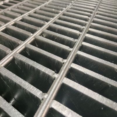45mm persegi panjang Bar Pitch Heavy Duty Steel Grating Dengan Anti Slip
