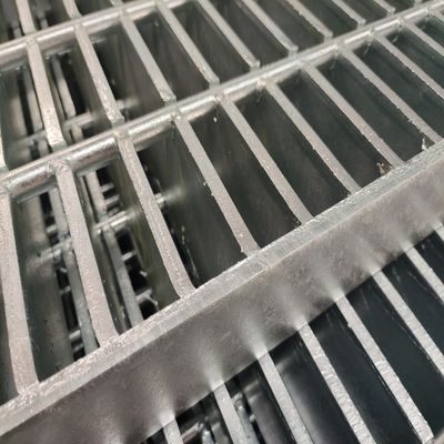 Press Las Non slip Heavy Steel Grating Heavy Duty Corten Steel Grating Dengan Bar persegi panjang