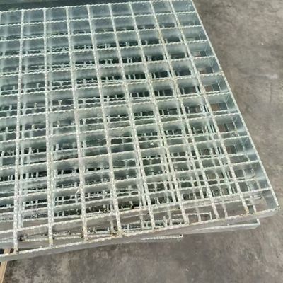Rangkaian baja industri dengan jarak yang berbeda untuk berbagai aplikasi