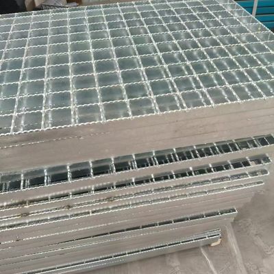 Kemampuan yang kuat untuk beradaptasi dengan lingkungan dan penampilan yang indah dari kisi baja
