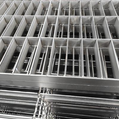 Modern Industrial Steel Grating di Perak dengan 30mm Flat Bar Spacing