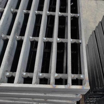 Industrial Steel Floor Decking Grating dengan 30mm Bearing Bar Spacing
