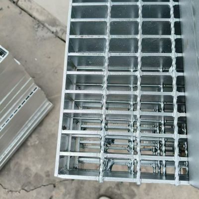 19 w 4 Industrial Steel Grating dengan daya tahan tinggi mendukung penggunaan jangka panjang