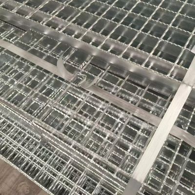 30mm Pitch Heavy Duty Steel Grating Memenuhi Standar YB/T4001-2007