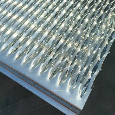 20*3 Baja Ukuran Flat Serrated Steel Grating Untuk Industri 25mm Bearing Bar Pitch