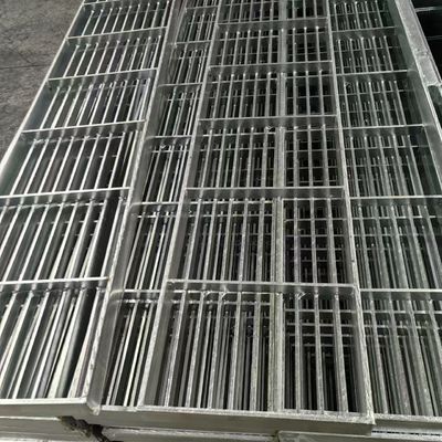 Perak tahan lama anti slip Grating untuk trotoar luar