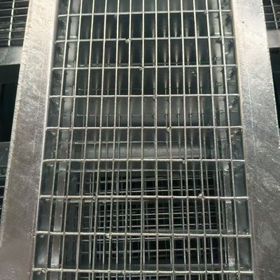 Korosi tahan Hot-dip Galvanized Steel Grating Perlindungan Ventilasi Permukaan Desain Gaya Cina