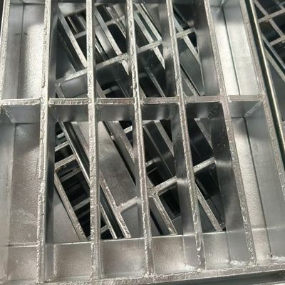 Laser Cutting Heterosexual Steel Grating Bending ke dalam berbagai bentuk untuk penggunaan gudang