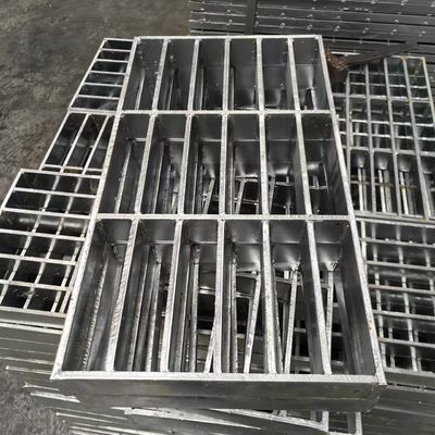Surface Bright Bar Grating Mesh / Flat Steel Grating dengan Flat Bars Modern Style Hot Galvanized