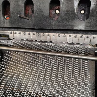 Q235 Bahan baku Mesin Mesh Logam Terluas Untuk Aplikasi Tugas Berat