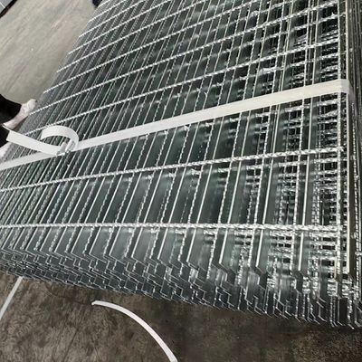 Galvanized Saw Tooth Steel Grating Anti slip Industrial yang tahan lama