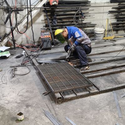 1000x1000mm Industrial Steel Grating Dengan Mesin Teknologi Pengelasan Tekanan Sejak 1990