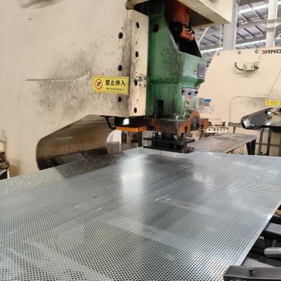 Filtrasi lubang heksagonal Lempeng logam berlubang 30%-70% Area terbuka untuk filtrasi industri