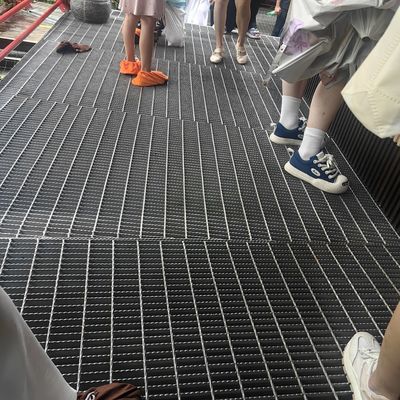 Galvanized Plain Bearing Bar Type Industrial Steel Grating Untuk Lingkungan Suhu Tinggi Toleransi Kuat Proses Pengelasan Pers
