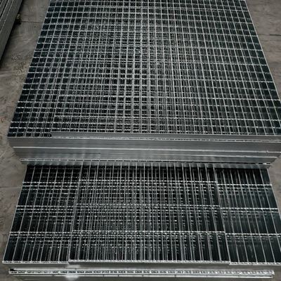6mm Cross Bar Size Industrial Steel Grating untuk Garge Heavy Duty Steel Construction