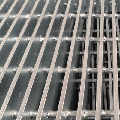 Heavy Duty Steel Grating dengan 30 dan 40mm Bearing Bar Pitch untuk Skenario Industri Beban Berat