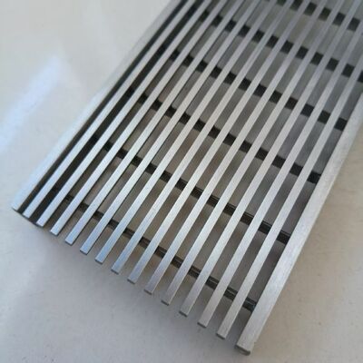 316L Stainless Steel Serrated Bar Grating dengan Perlindungan Korosi Air Asin dan Ukuran yang Dapat Disesuaikan untuk Platform Industri