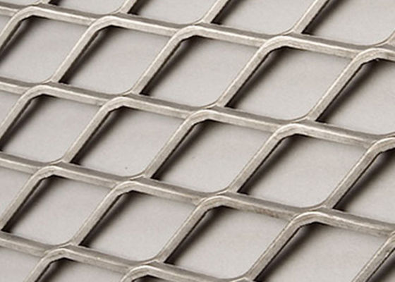 Baja Ringan Berlian Mesh Panel Lubang 4 * 8 Penampilan Tahan Lama Layanan OEM ODM