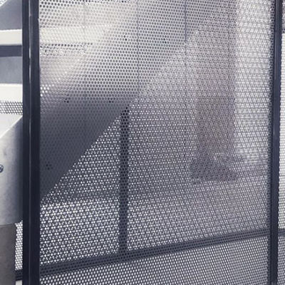 Pelat Stainless Berlubang 0.6mm Bergerigi Untuk Pintu Jendela
